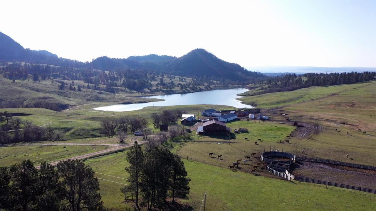Вилла Lake Guest Ranch Devils Tower Экстерьер фото