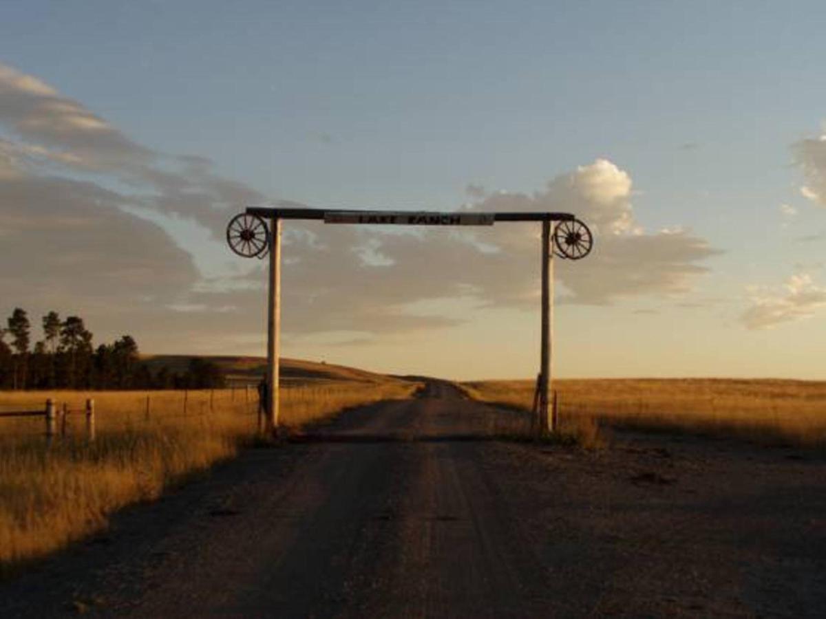 Вилла Lake Guest Ranch Devils Tower Экстерьер фото